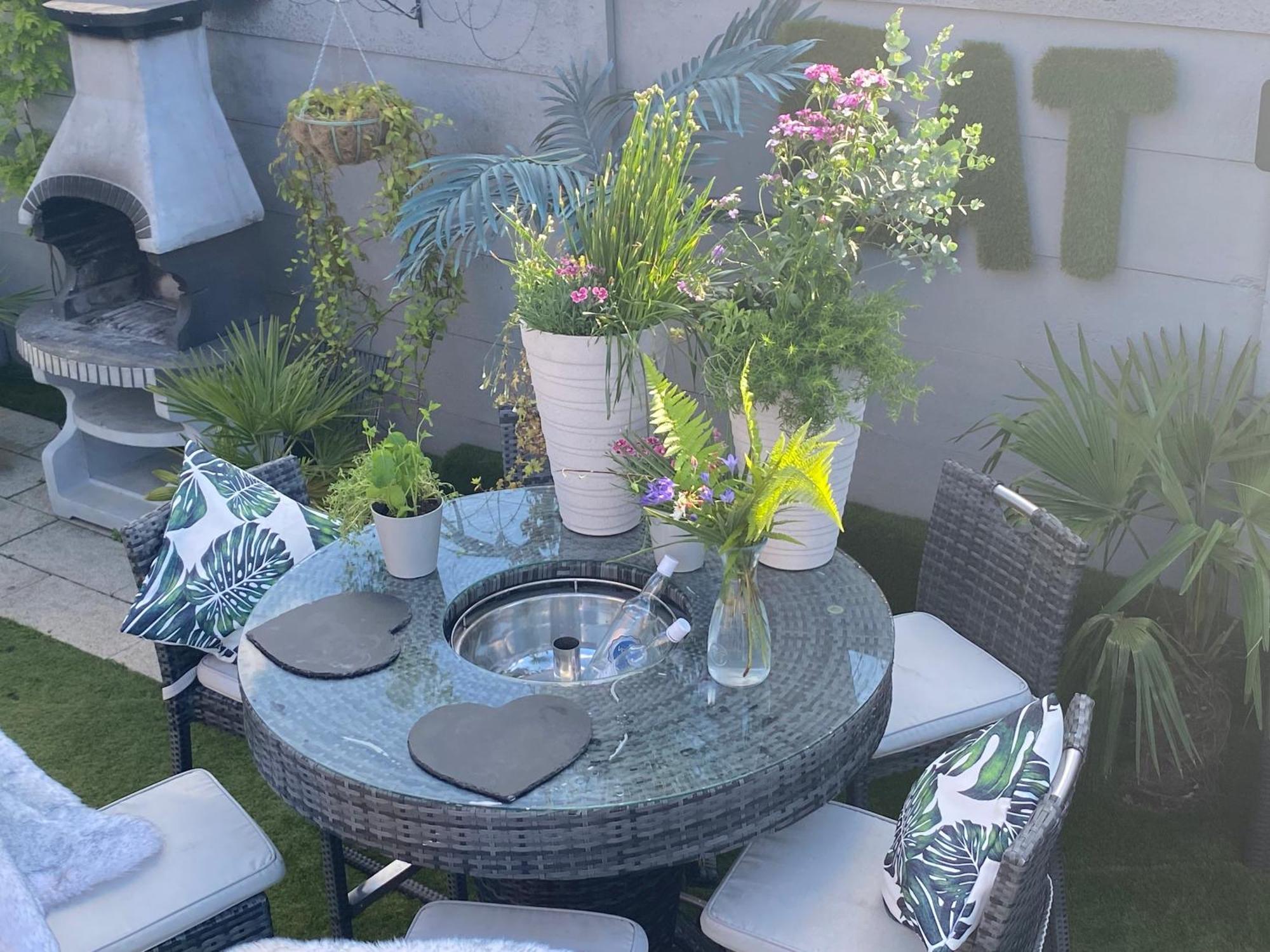 Mini Love Island Style Guest House Includes Personal Hot 24 Hour Swimming Pool, Outdoor Bathtub, Heated Dining Dome And Fire Pit, All This Is Secretly Located In The Busy Suburbs Of 노팅엄 외부 사진